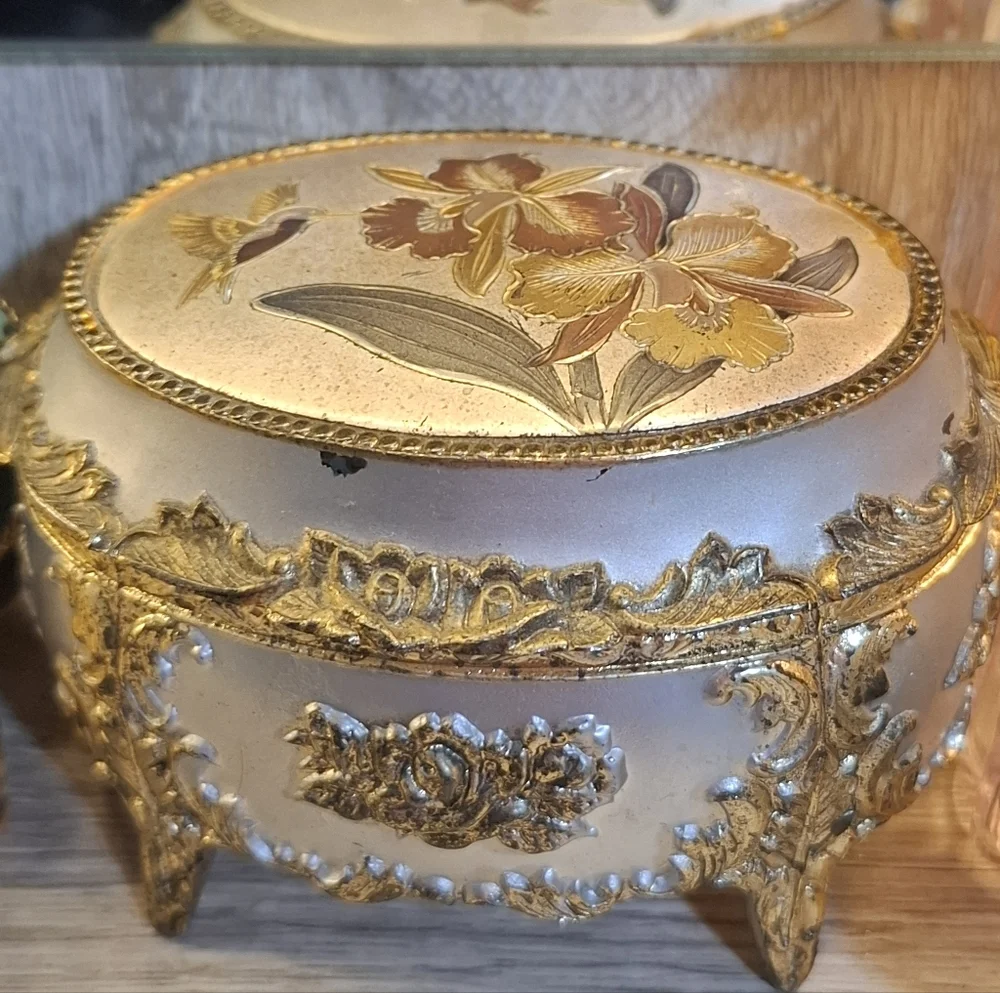 🕊Vintage Gold & Silver Hummingbird Flower Etched Footed Jewelry Trinket Box